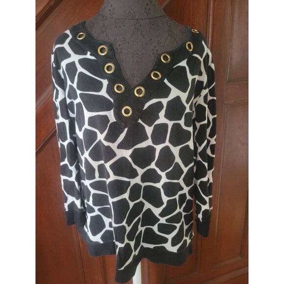 Rafaella XL Giraffe Print Top With V-Neck & Gold Grommets - Picture 1 of 6